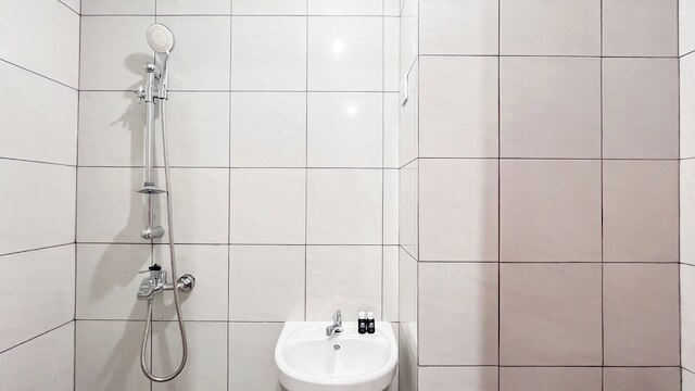 ミニマリスト スタジオ ルーム ニア ウンハス アット バンダラヤ - タラサ シティ マカッサル アパートメント