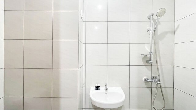 ホワイト スタジオ ルーム (ノー キッチン) アット バンダラヤ - タラサ シティ マカッサル アパートメント