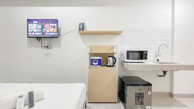 ホワイト スタジオ ルーム (ノー キッチン) アット バンダラヤ - タラサ シティ マカッサル アパートメント