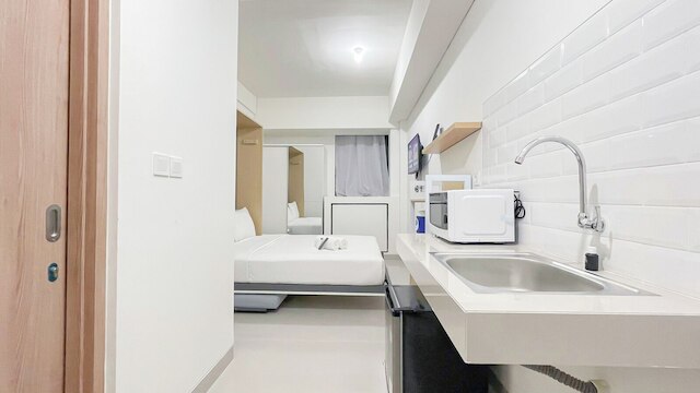 ホワイト スタジオ ルーム (ノー キッチン) アット バンダラヤ - タラサ シティ マカッサル アパートメント