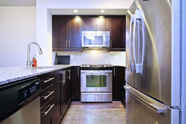 リベットステイズ - ザ アデレード スイーツ