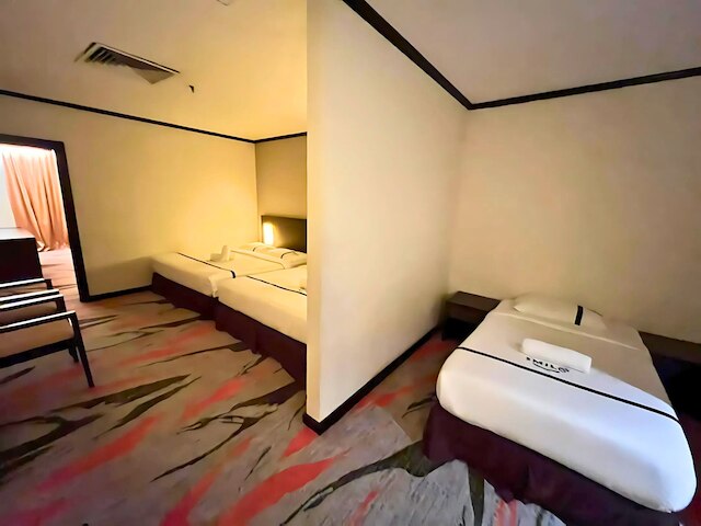 シーズ ホテル プレミア スリ ペタリン