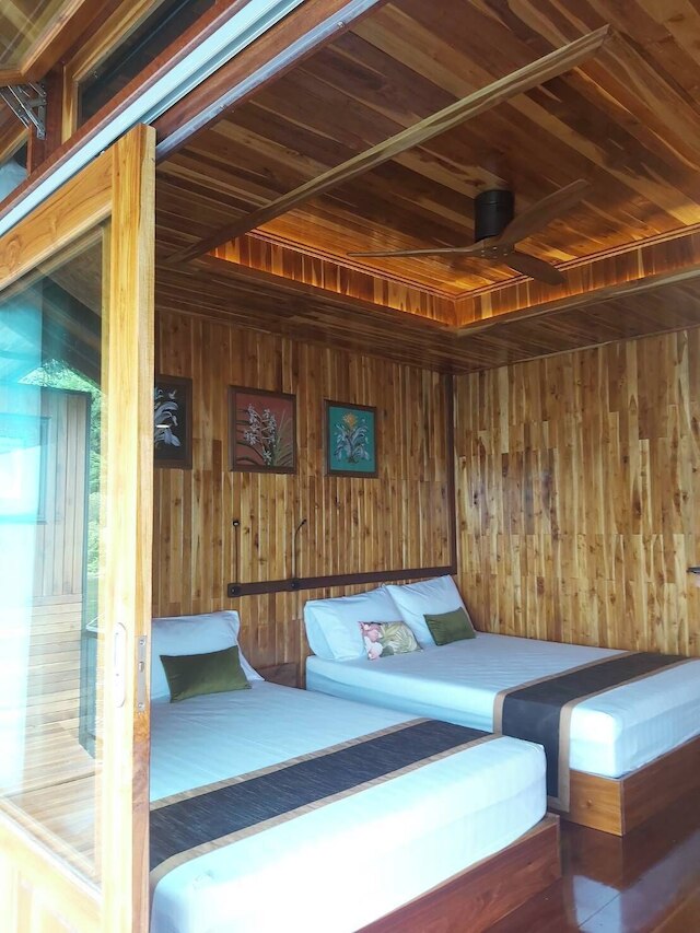 ザ フローティング レイク ハウス