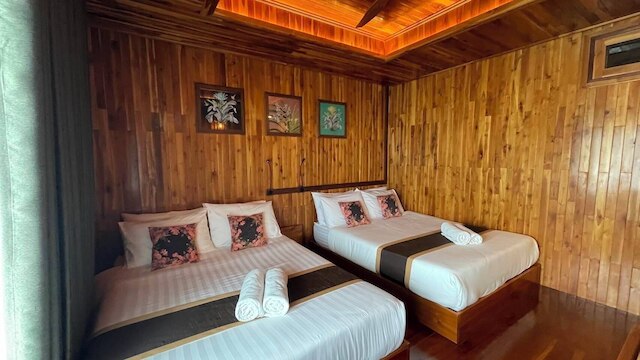 ザ フローティング レイク ハウス