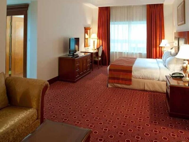 サンデー ホテル ホリデー インターナショナル ドバイ