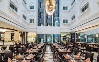 ホリデイ インターナショナル ホテル ブルジュマン