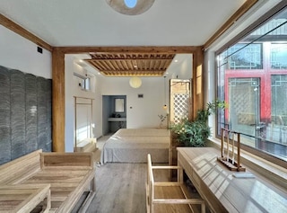 Beijing Hejiali Siheyuan Near Tiananm