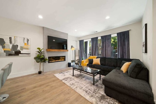 ニュー トゥー ベッド コンド by ユナイテッドセンター ウィズ バルコニー