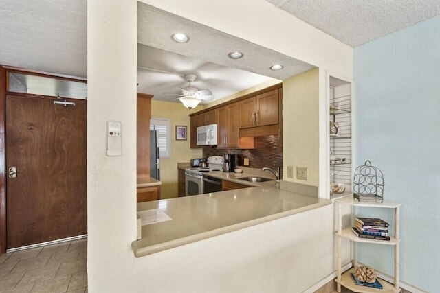 メネフネ ショアーズ #509 2 ベッドルーム コンド