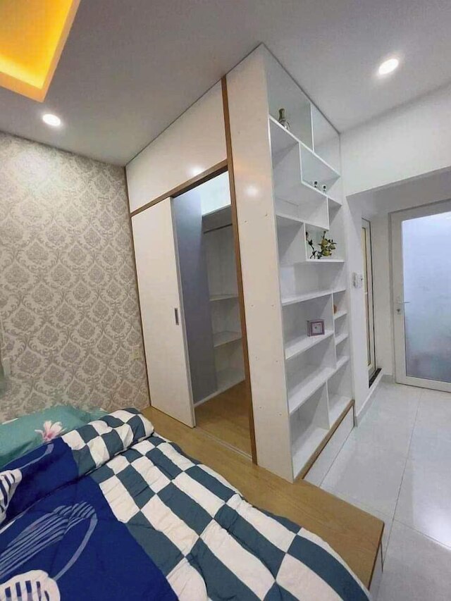 ルナ ホームステイ ブイビエンストリート クアン 1