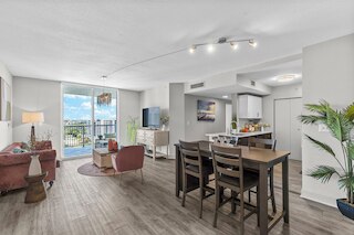 2 ベッドルーム 2 バスルーム ネクスト トゥ ジャクソン メモリアル ホスピタル