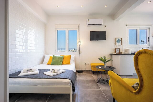 シック スタジオ イン ガジ ウォーク トゥ アクロポリス