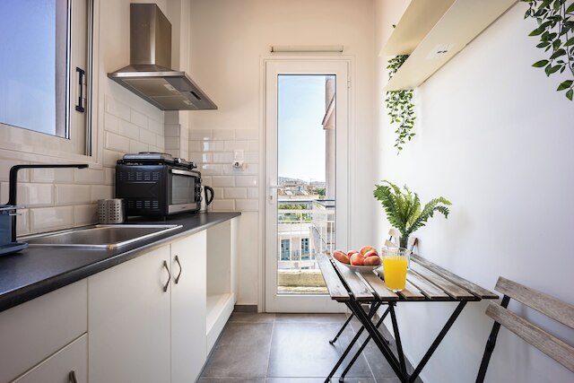 シック スタジオ イン ガジ ウォーク トゥ アクロポリス