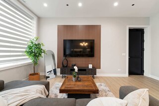 スペーシャス ブライト モダン ニュー ユニット イン トライ テイラー