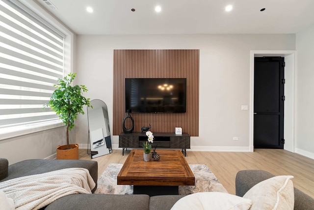 スペーシャス ブライト モダン ニュー ユニット イン トライ テイラー