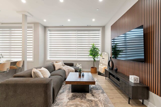 スペーシャス ブライト モダン ニュー ユニット イン トライ テイラー