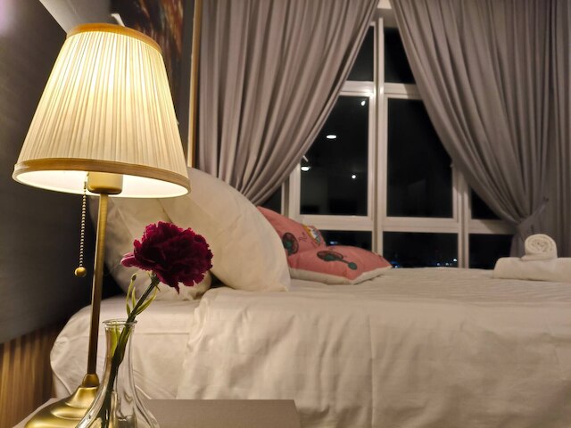 ツイン ギャラクシー ミニマリスト スタジオ 2-4パックス CIQ JB タウン