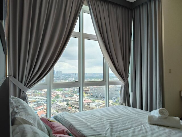 ツイン ギャラクシー ミニマリスト スタジオ 2-4パックス CIQ JB タウン