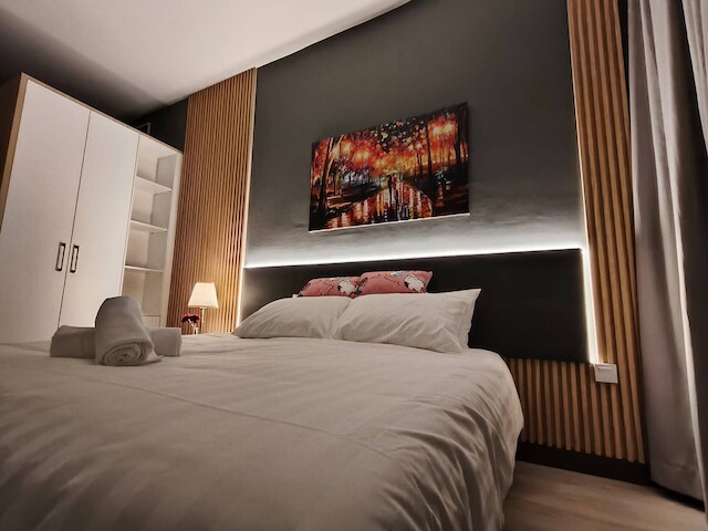 ツイン ギャラクシー ミニマリスト スタジオ 2-4パックス CIQ JB タウン