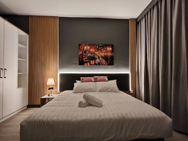 ツイン ギャラクシー ミニマリスト スタジオ 2-4パックス CIQ JB タウン