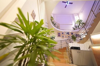 ツーリスター Bd Ltd