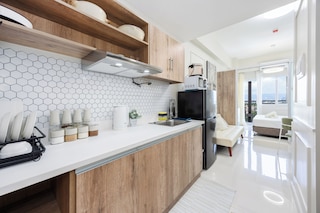 シック スタジオ ウィズ バルコニー & シティ ビュー ニア エアポート