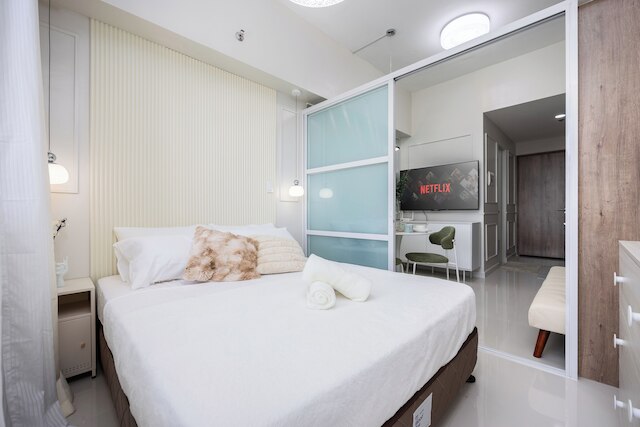 シック スタジオ ウィズ バルコニー & シティ ビュー ニア エアポート