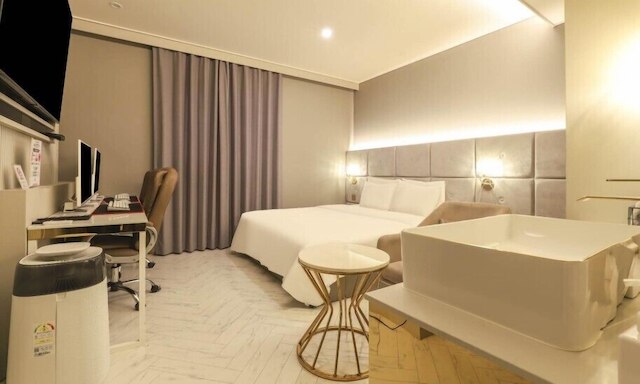 Signature Denbasta Hotel