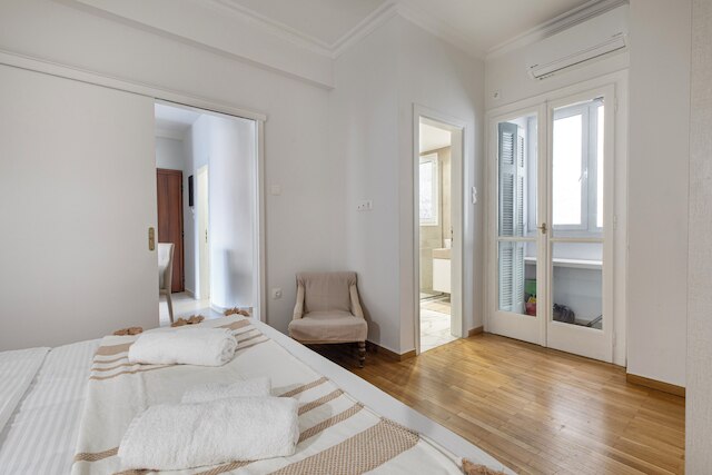 アッティカ - キャプティベイティング 2 ベッドルーム アパートメント & バルコニー イン アテネ