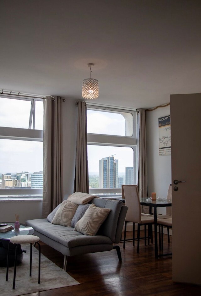 シティ センター & パーキング 2 ベッド アパートメント