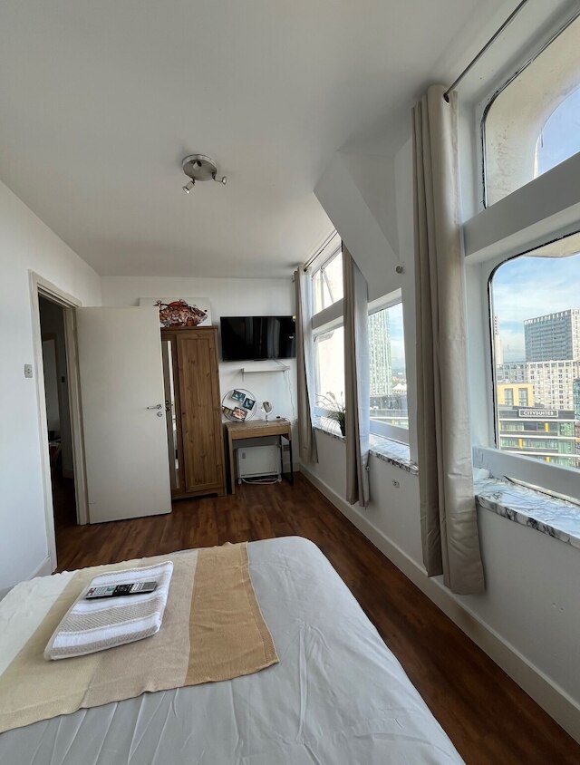 シティ センター & パーキング 2 ベッド アパートメント