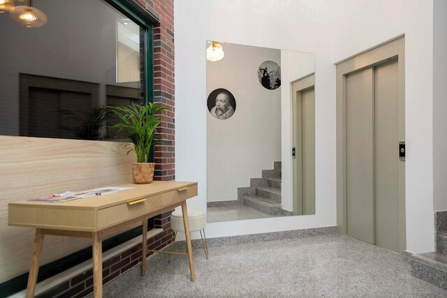 オーロラ ステイズ バイ チャーミング