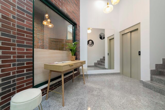 オーロラ ステイズ バイ チャーミング