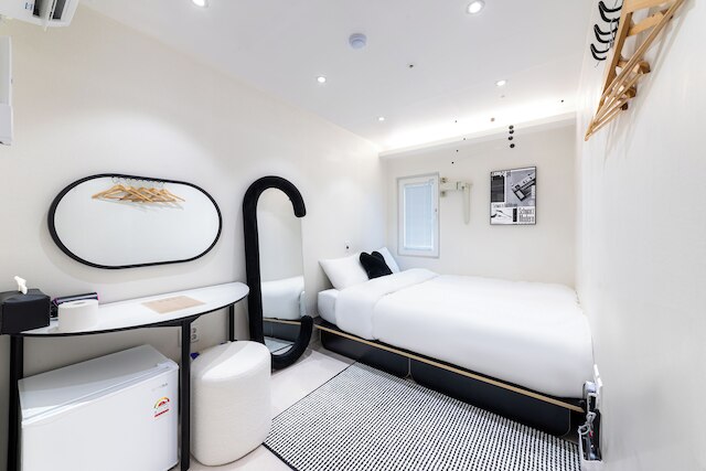 Slow On Hostel Hongdae