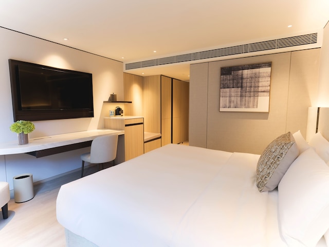 The Bauhinia Hotel - Central