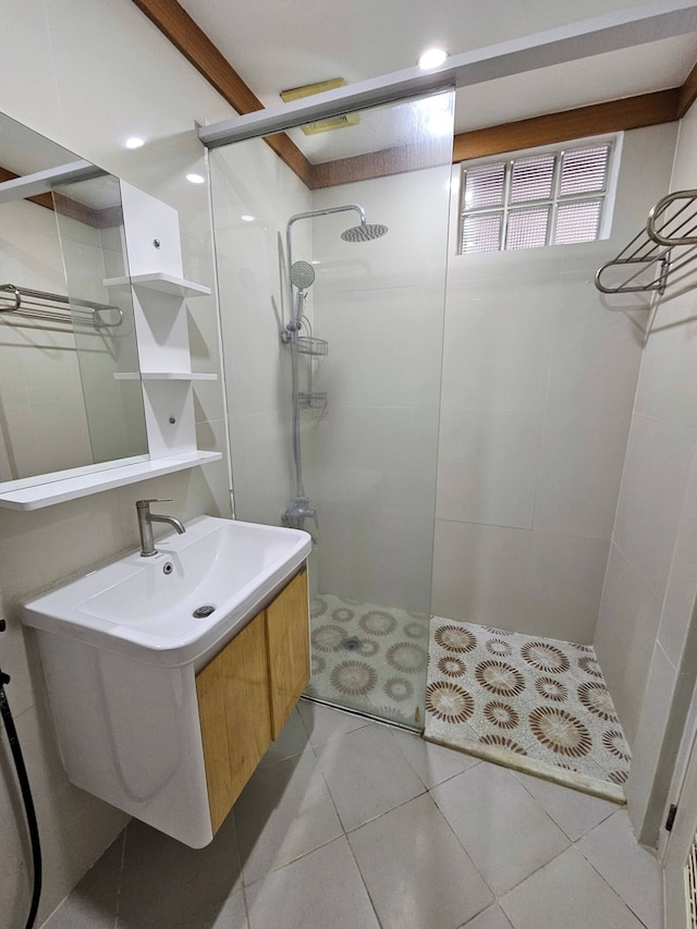 モダン アンド スペーシャス コンド イン ザ ハート オブ セブ シティ