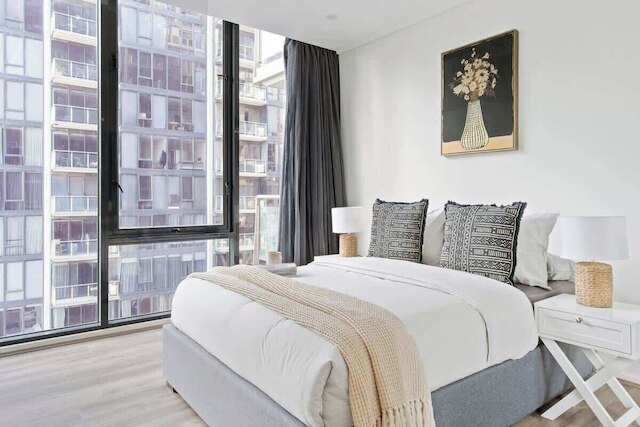 ラージ 3ベッドルーム アパートメント ニア クラウン、スリープス 10、フリー パーキング