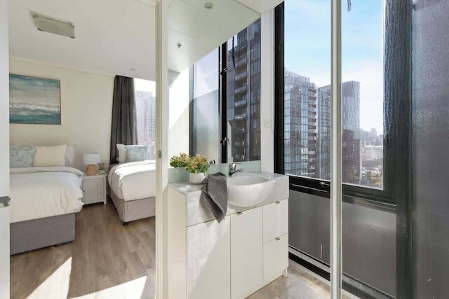 ラージ 3ベッドルーム アパートメント ニア クラウン、スリープス 10、フリー パーキング