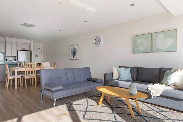 ラージ 3ベッドルーム アパートメント ニア クラウン、スリープス 10、フリー パーキング