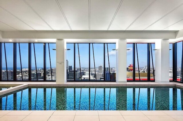 スタイリッシュ & コージー 2ベッドルーム アパートメント オン コリンズ ウィズ シティ ビューズ