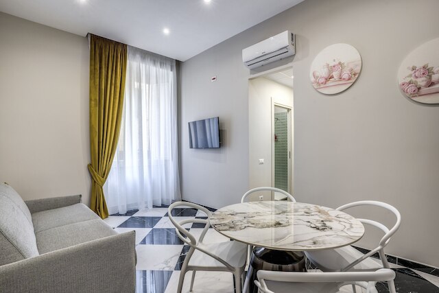 ゴールデンローズ イン ナポリ