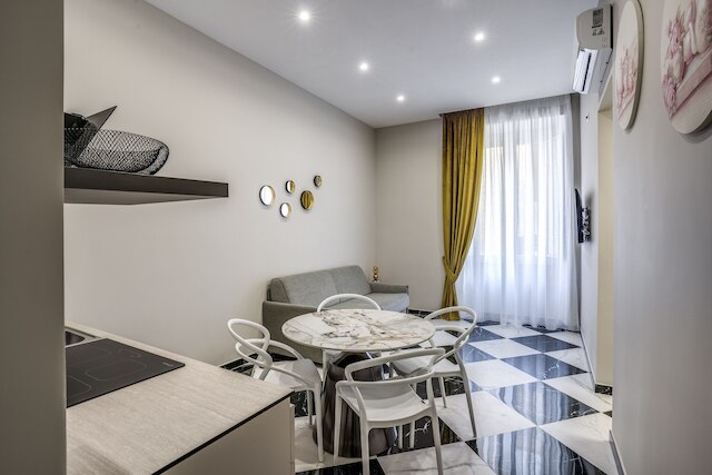 ゴールデンローズ イン ナポリ