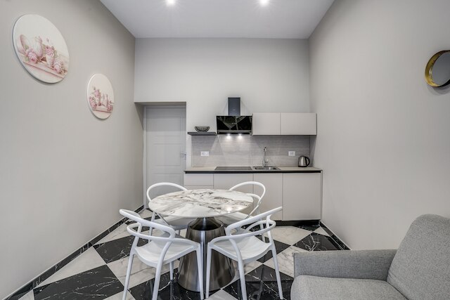 ゴールデンローズ イン ナポリ