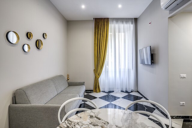 ゴールデンローズ イン ナポリ