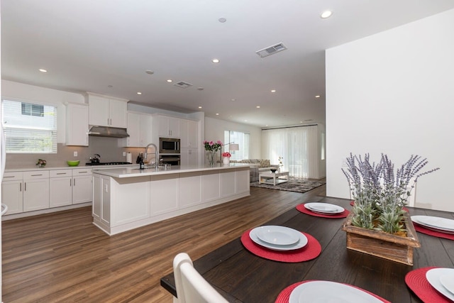 マスターベッドルーム ウィズ キングベッド セントラル ロケーション