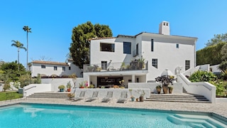 ハワード ヒューズ エステート - スパニッシュ リバイバル ジェム ウィズ プール、ワイン セラー & ゲスト ハウス