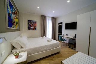 Maqueda Room & Suite