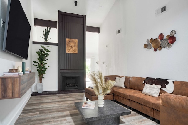 Stylish Retreat, Shared Pool & Yard Near Downtown Fairlawn Lane A by Avantstay