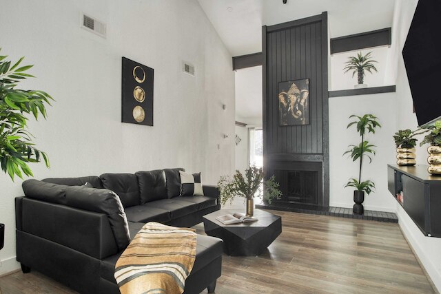 Modern Home w/ Shared Pool, Yard & Prime Location Fairlawn Lane B by Avantstay