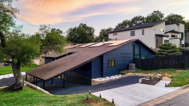 Austin Escape, Prime Location + Shared Yard Oasis Fairlawn Buyout by Avantstay